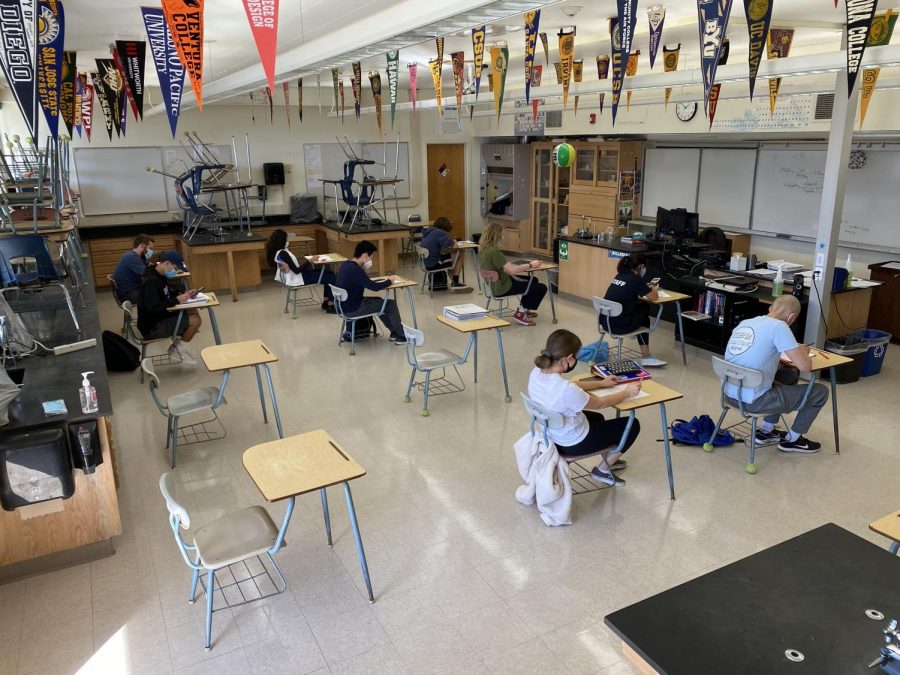 AP+Chemistry+students+collectively+solve+difficult+heat+stoichiometry+problems+together+at+the+last+study+group+before+winter+break+on+Dec.+16%2C+2020.+