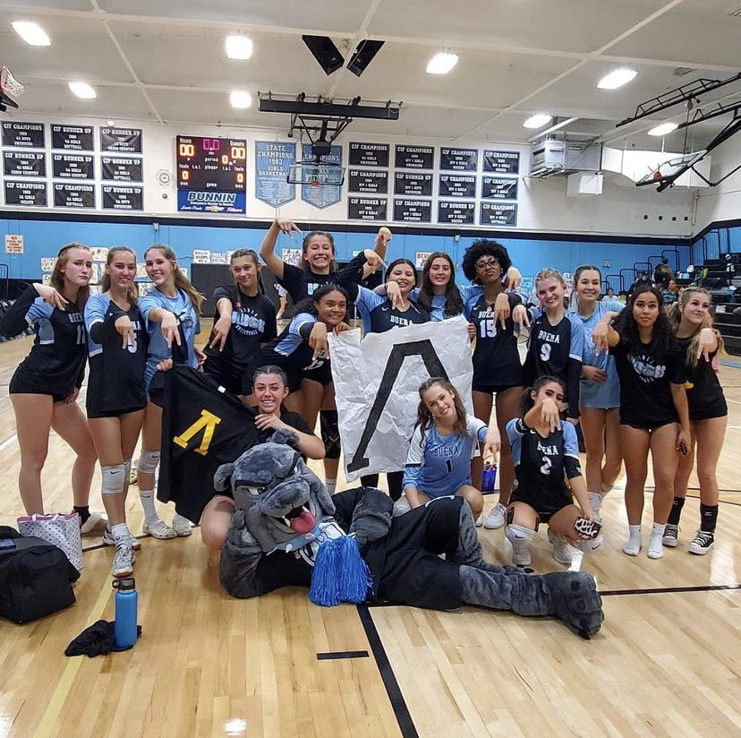 Girls Volleyball sweeps Ventura Cougars on Senior Night