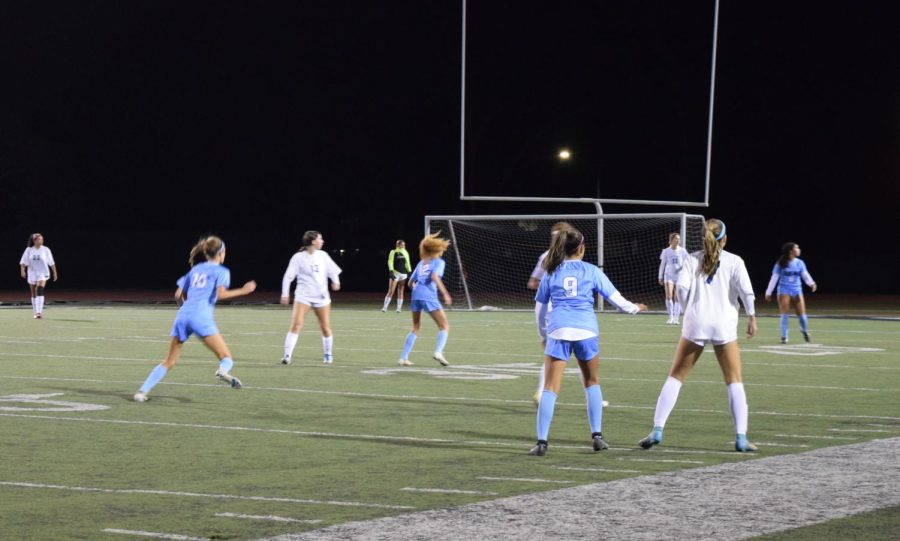 Buena+vs.+Westlake+racing+towards+the+first+goal+of+the++night.