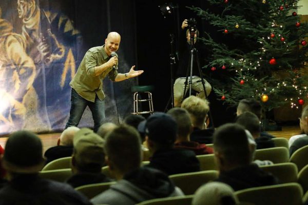 A visual example of a stand up comedian capturing the audience; a skill many are lacking. 