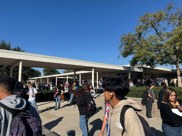 Many students on campus seemingly without costumes on Buena's traditional Halloween dress-up day.