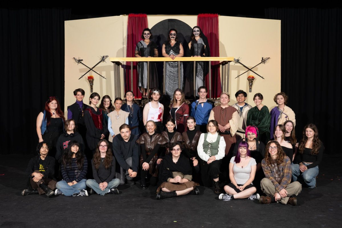 Official photo of Macbeth's cast and crew 