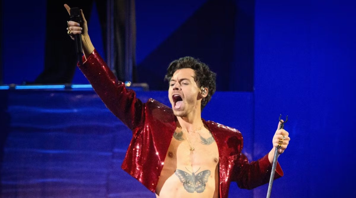 Styles' sings to the crowd at his last tour, over two years ago.